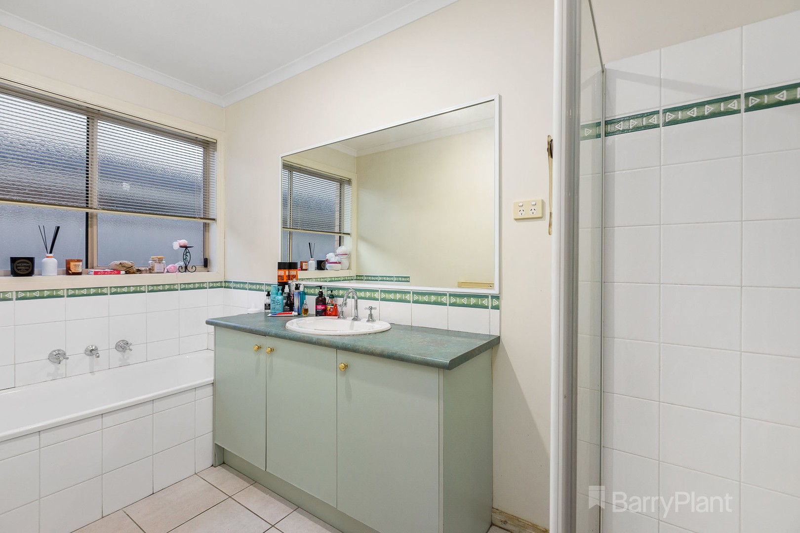 57 Oaklands Way, Pakenham, VIC 3810, Pakenham - Thumbnail 3