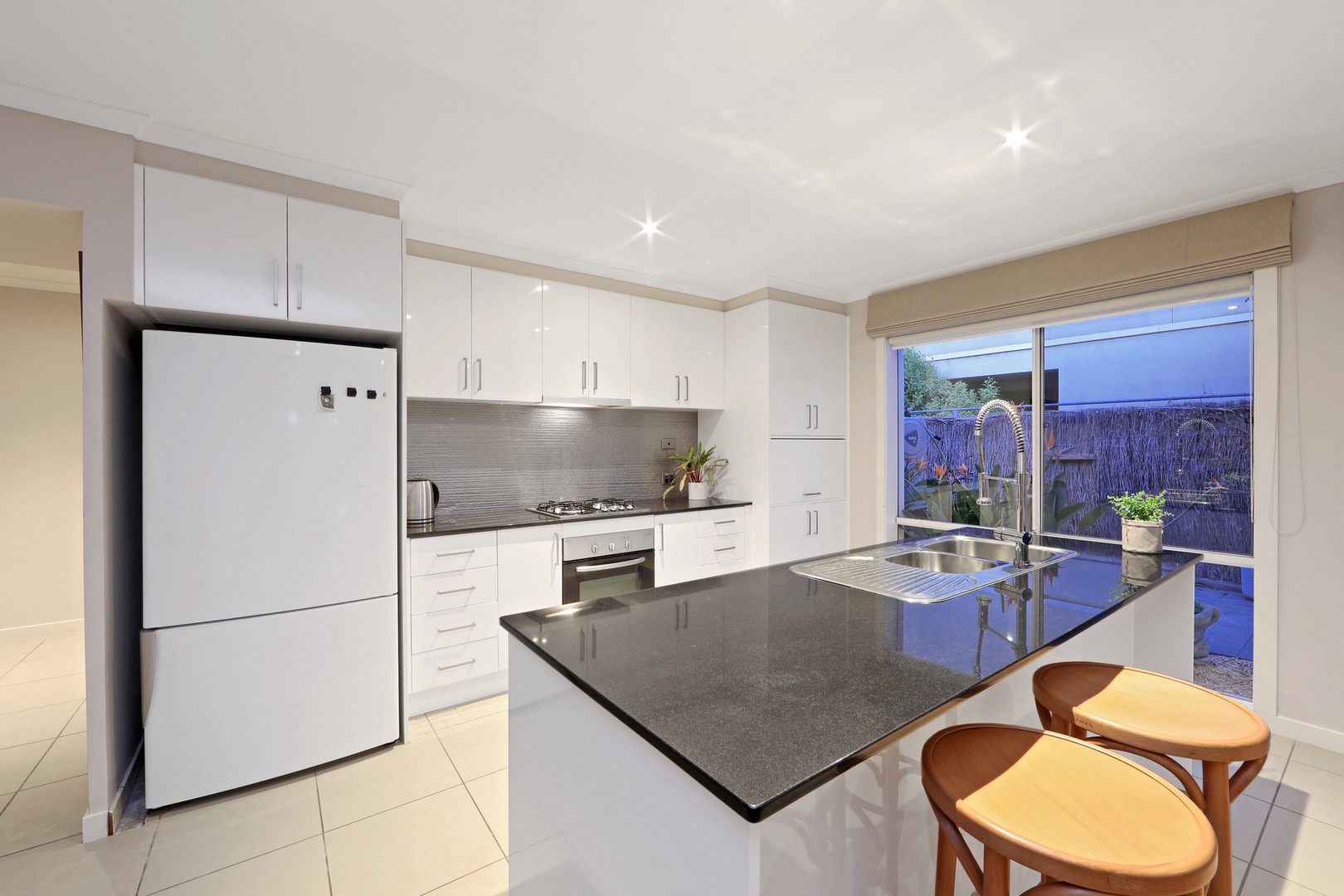 57 Sovereign Manors Crescent, Rowville, VIC 3178, Rowville - Thumbnail 2
