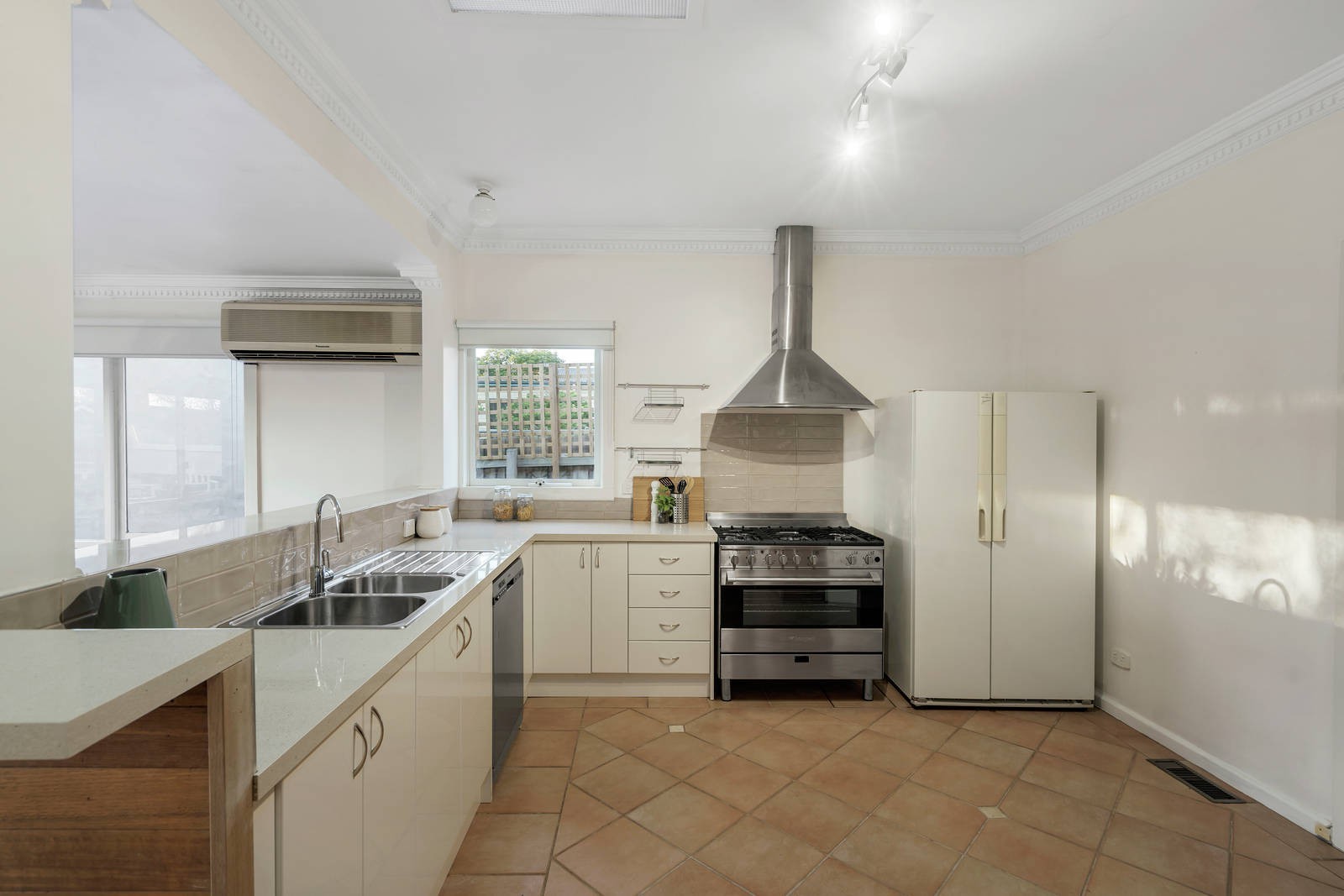 57 Tucker Road, Bentleigh, VIC 3204 - Thumbnail 2 - 16/12/2025