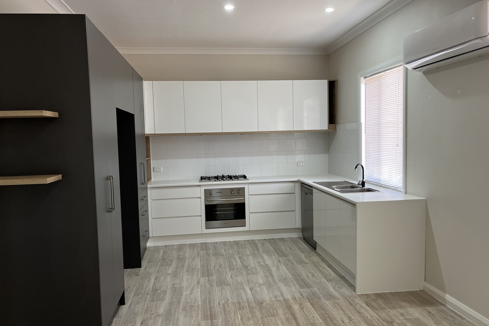 576 Riverside Avenue, Mildura, VIC 3500, Mildura - Thumbnail 2