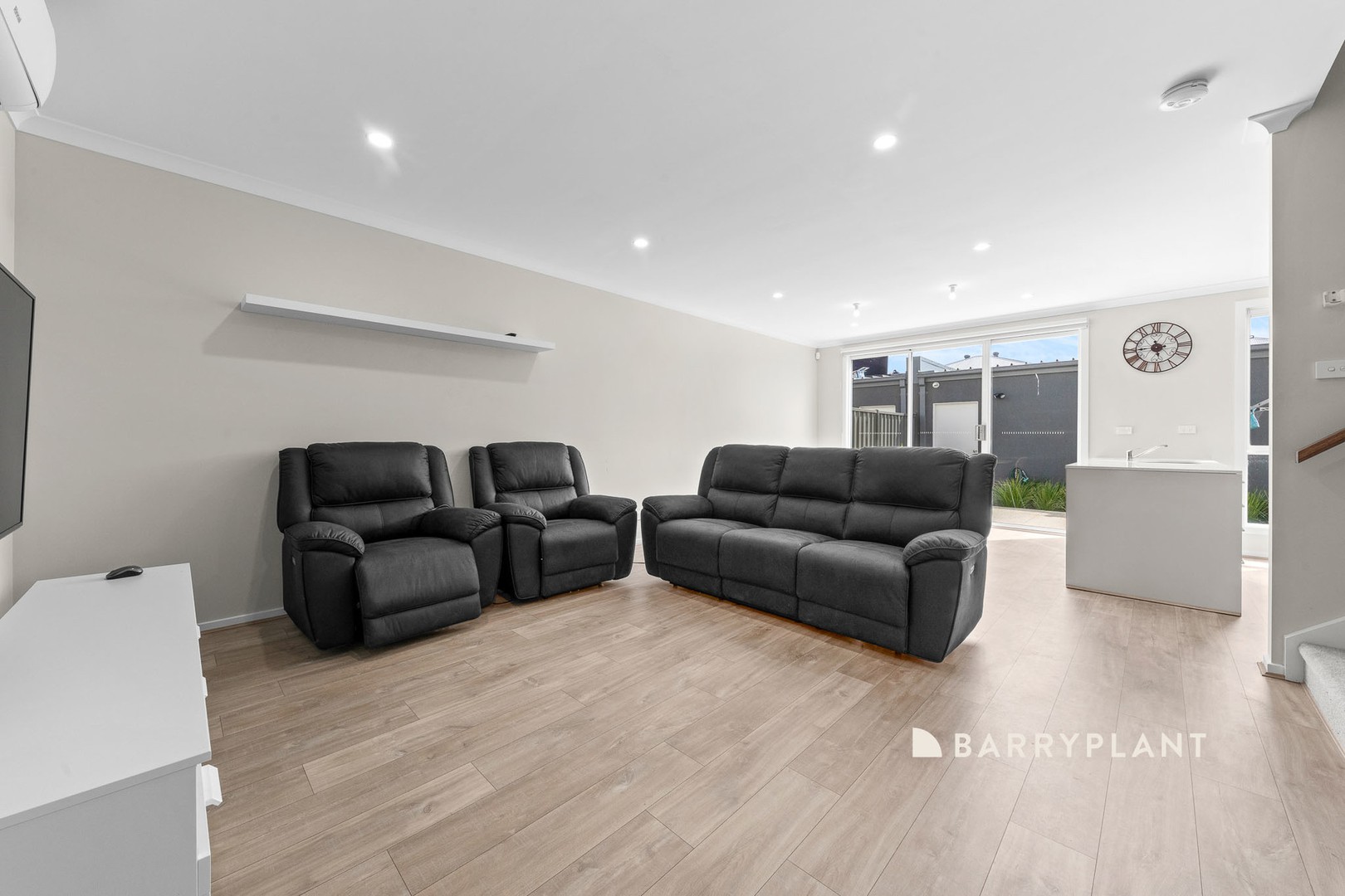 59 Carnelian Circuit, Clyde North, VIC 3978 - Thumbnail 2 - 17/10/2024