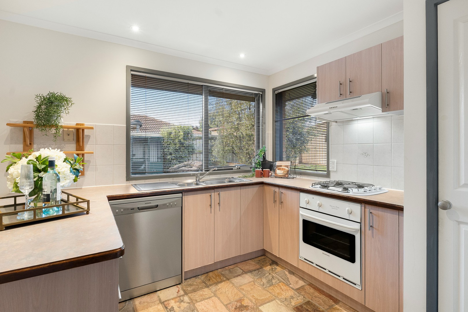 59 Hamilton Drive, Cranbourne North, VIC 3977, Cranbourne North - Thumbnail 5