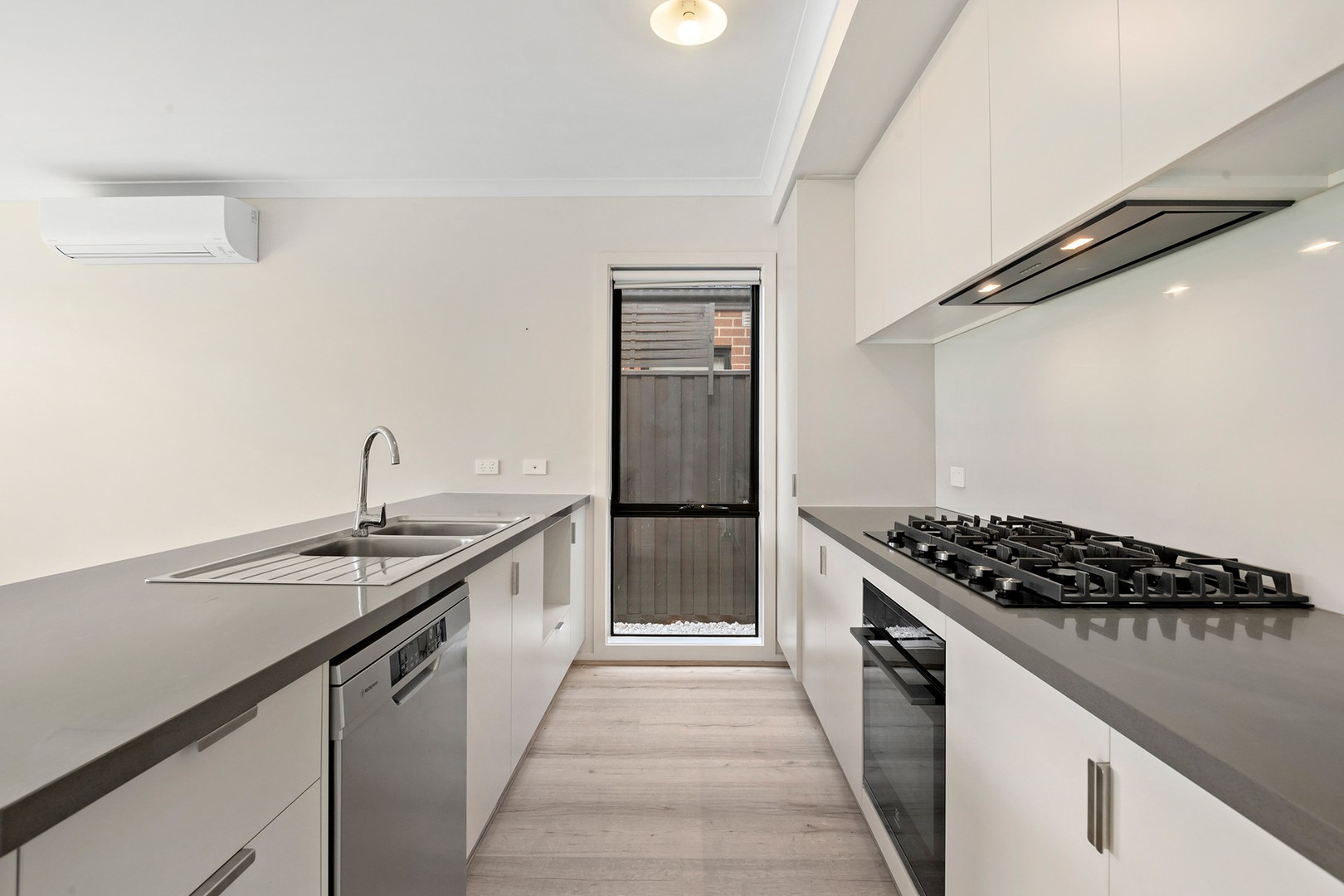 59 Picnic Avenue, Clyde North, VIC 3978, Clyde North - Thumbnail 3