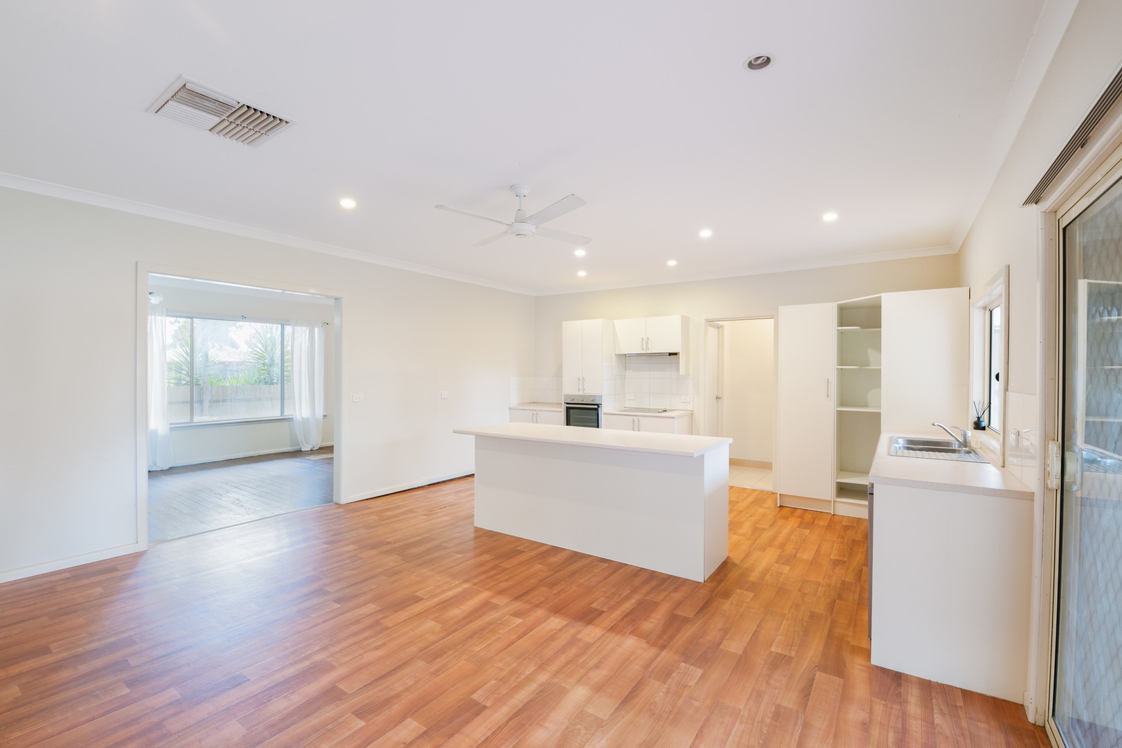 596-598 Sandilong Avenue, Irymple, VIC 3498, Irymple - Thumbnail 3