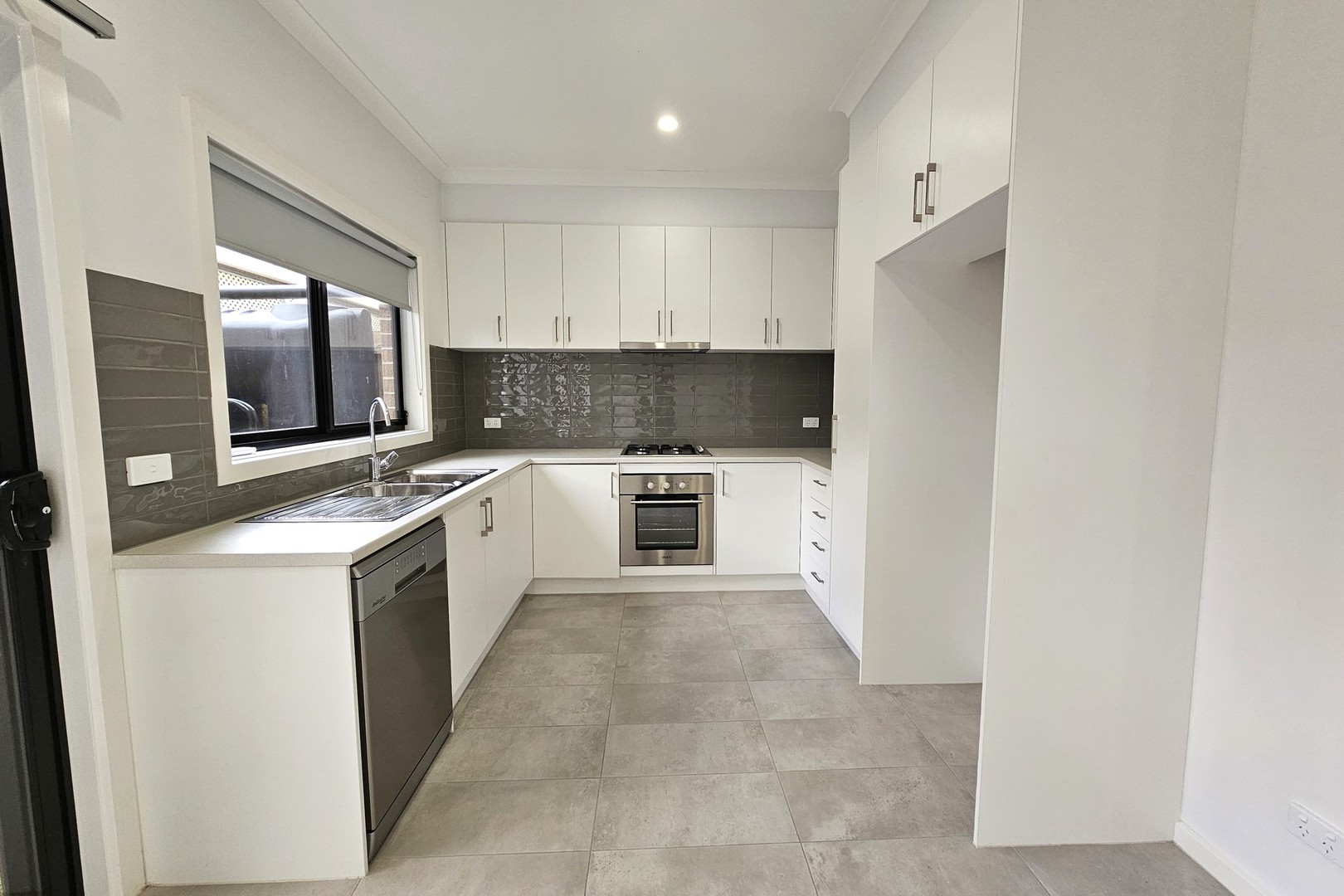 5a Essex Drive, Melton, VIC 3337, Melton - Thumbnail 3