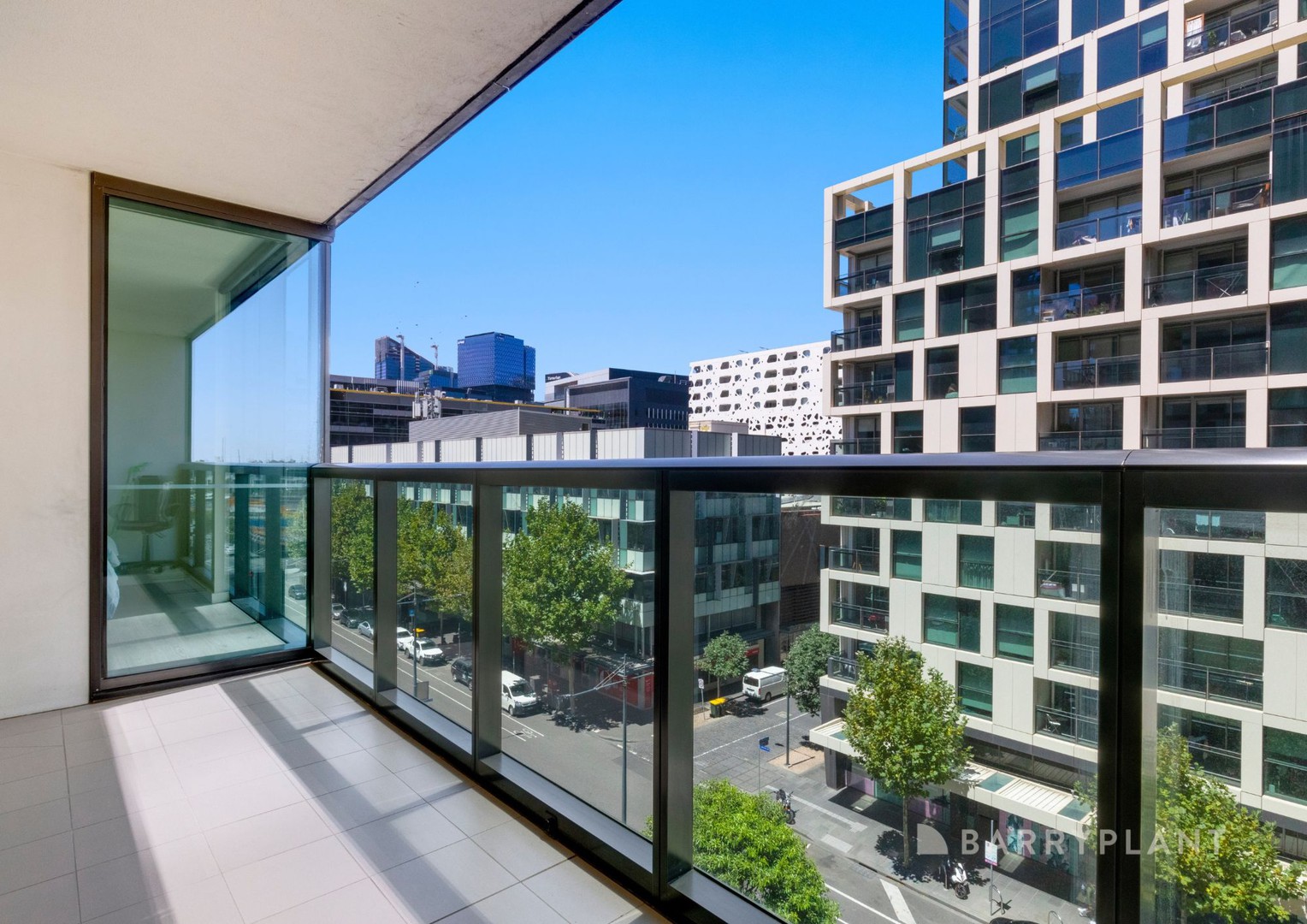 5F/8 Waterside Place, Docklands, VIC 3008 - Thumbnail 1 - 05/11/2025