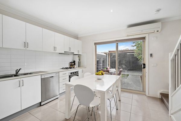 6/1 Hyde Park Avenue, Craigieburn, VIC 3064, Craigieburn - Thumbnail 3