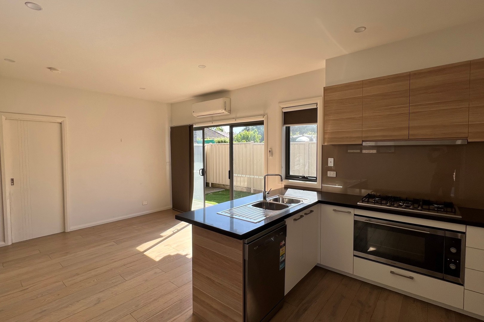 6/138-140 St Vigeons Road, Reservoir, VIC 3073, Reservoir - Thumbnail 2