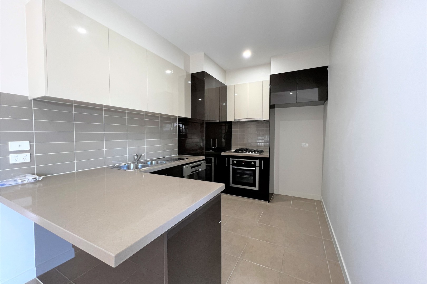 6/3 Stratheden Court, Sydenham, VIC 3037, Sydenham - Thumbnail 3