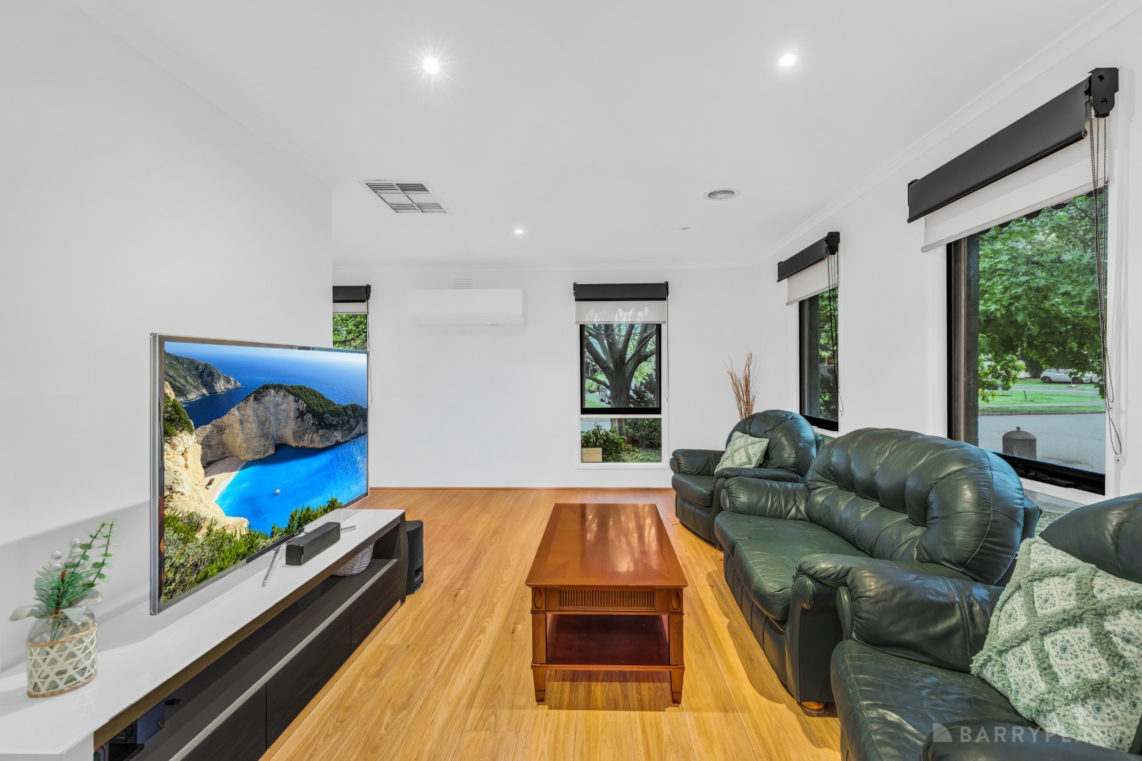 6 Adamson Drive, Endeavour Hills, VIC 3802 - Thumbnail 2 - 25/05/2026