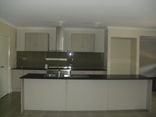 6 Airlie Avenue, Point Cook, VIC 3030, Point Cook - Thumbnail 4