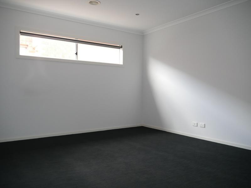 6 Amber Way, Melton South, VIC 3338, Melton South - Thumbnail 5