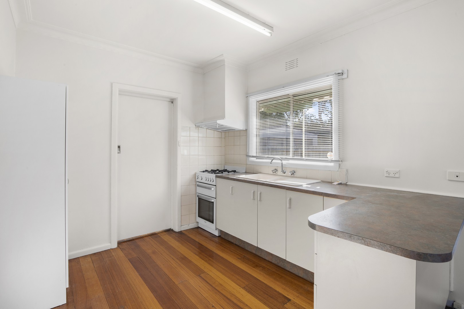 6 Ambrie Crescent, Noble Park, VIC 3174, Noble Park - Thumbnail 3