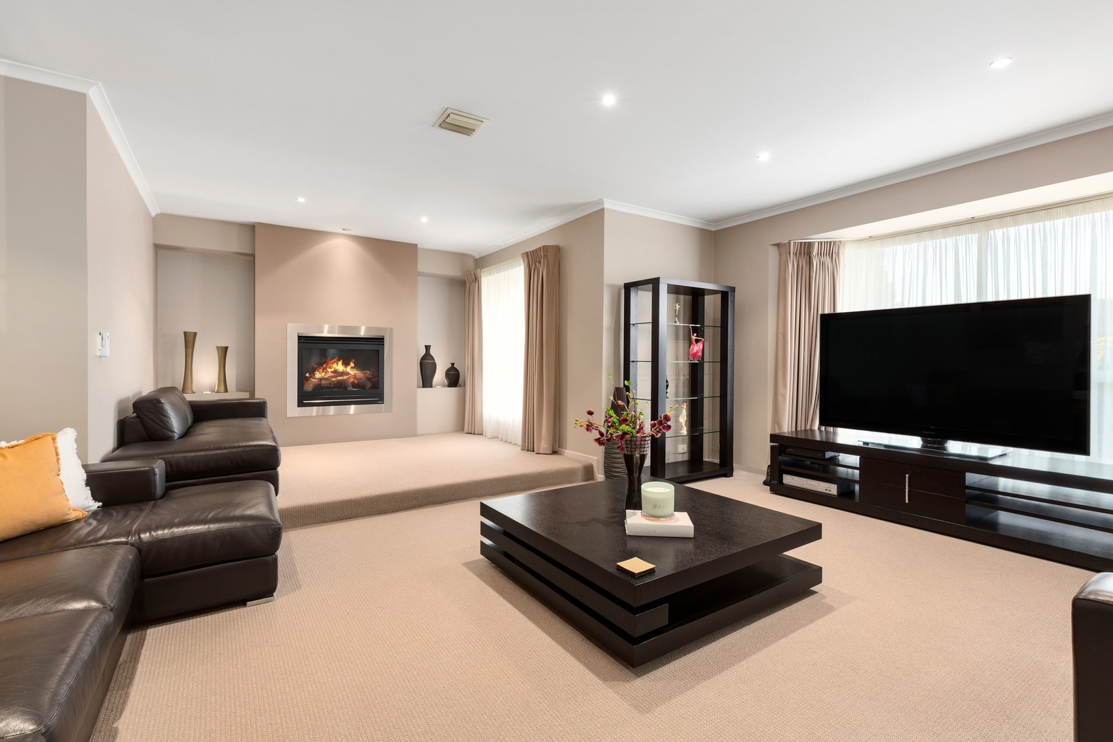 6 Aquanita Crescent, Keilor Downs, VIC 3038, Keilor Downs - Thumbnail 2
