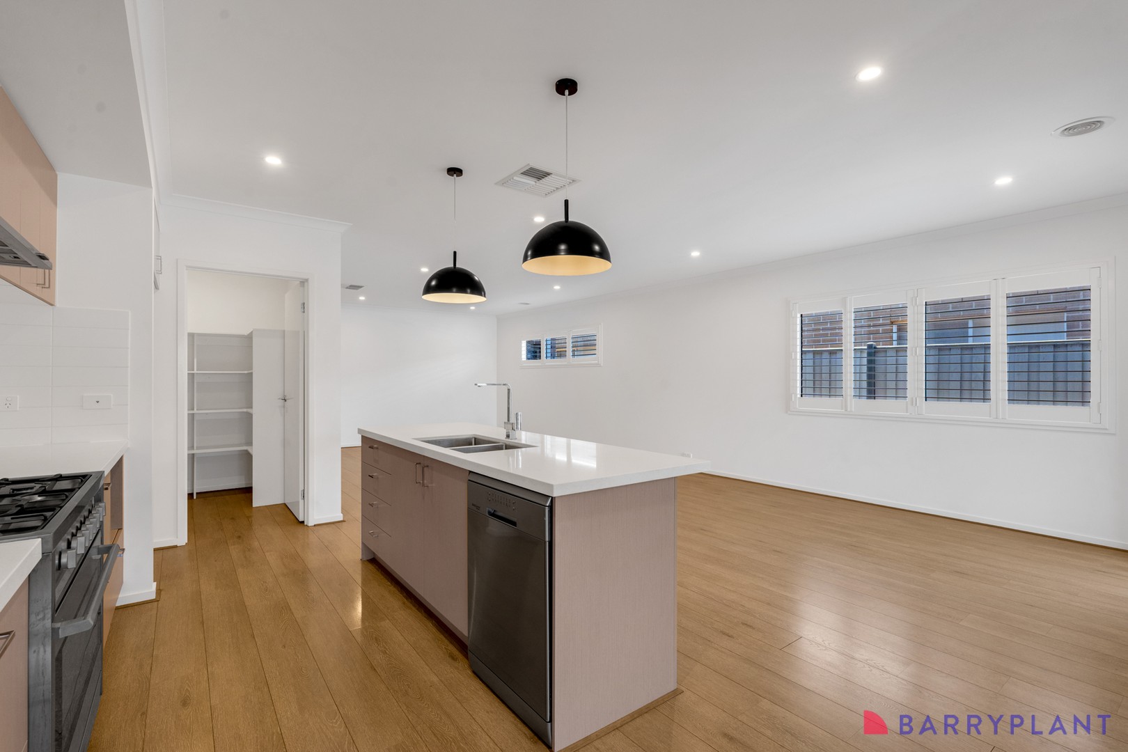 6 Barclay Street, Thornhill Park, VIC 3335 - Thumbnail 2 - 20/02/2025