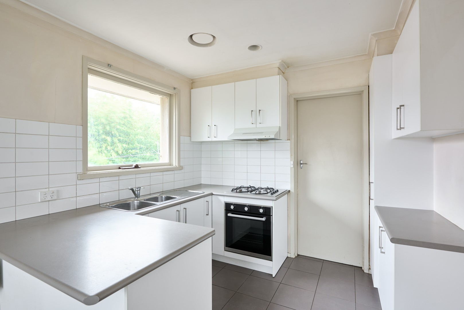 6 Benjamin Court, Keysborough, VIC 3173 - Thumbnail 2 - 22/07/2024