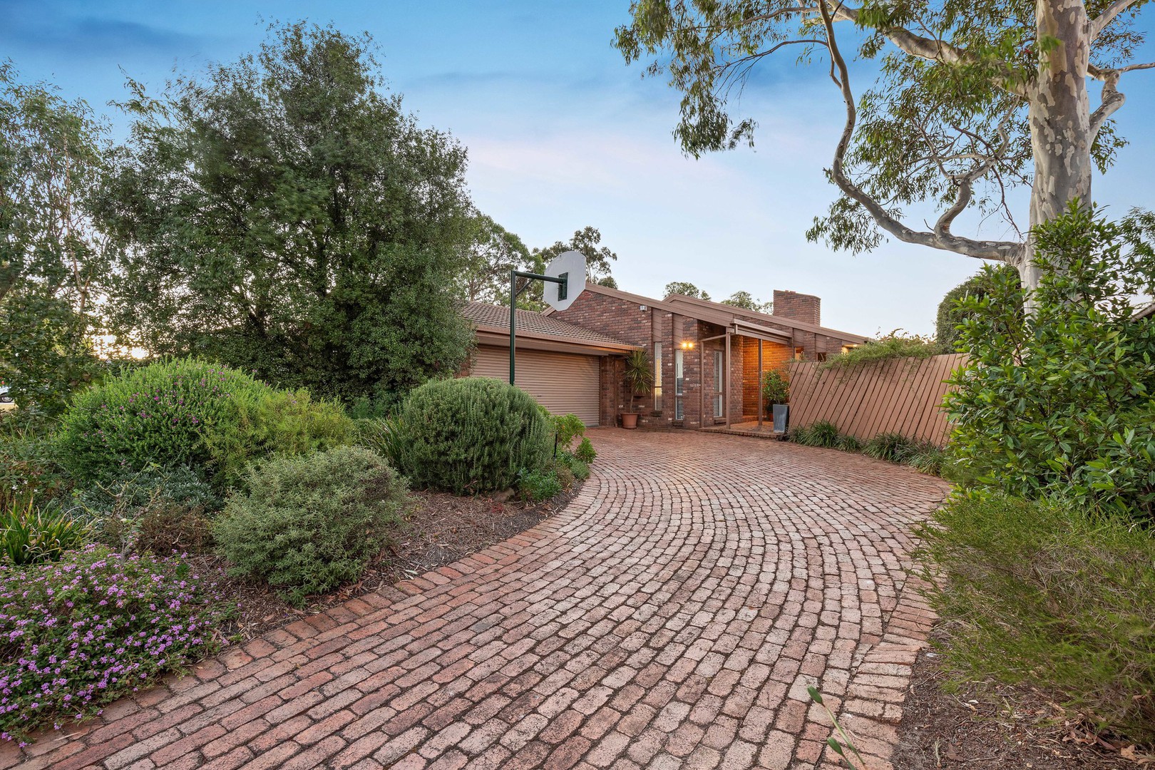 6 Bethanga Court, Taylors Lakes, VIC 3038, Taylors Lakes - Thumbnail 2