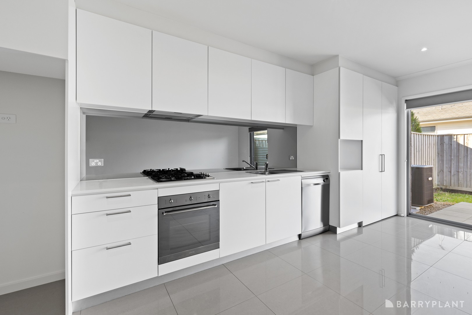 6 Botanic Place, Wantirna South, VIC 3152 - Thumbnail 1 - 10/04/2025