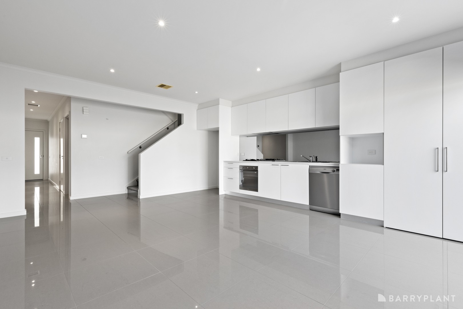 6 Botanic Place, Wantirna South, VIC 3152 - Thumbnail 2 - 10/04/2025