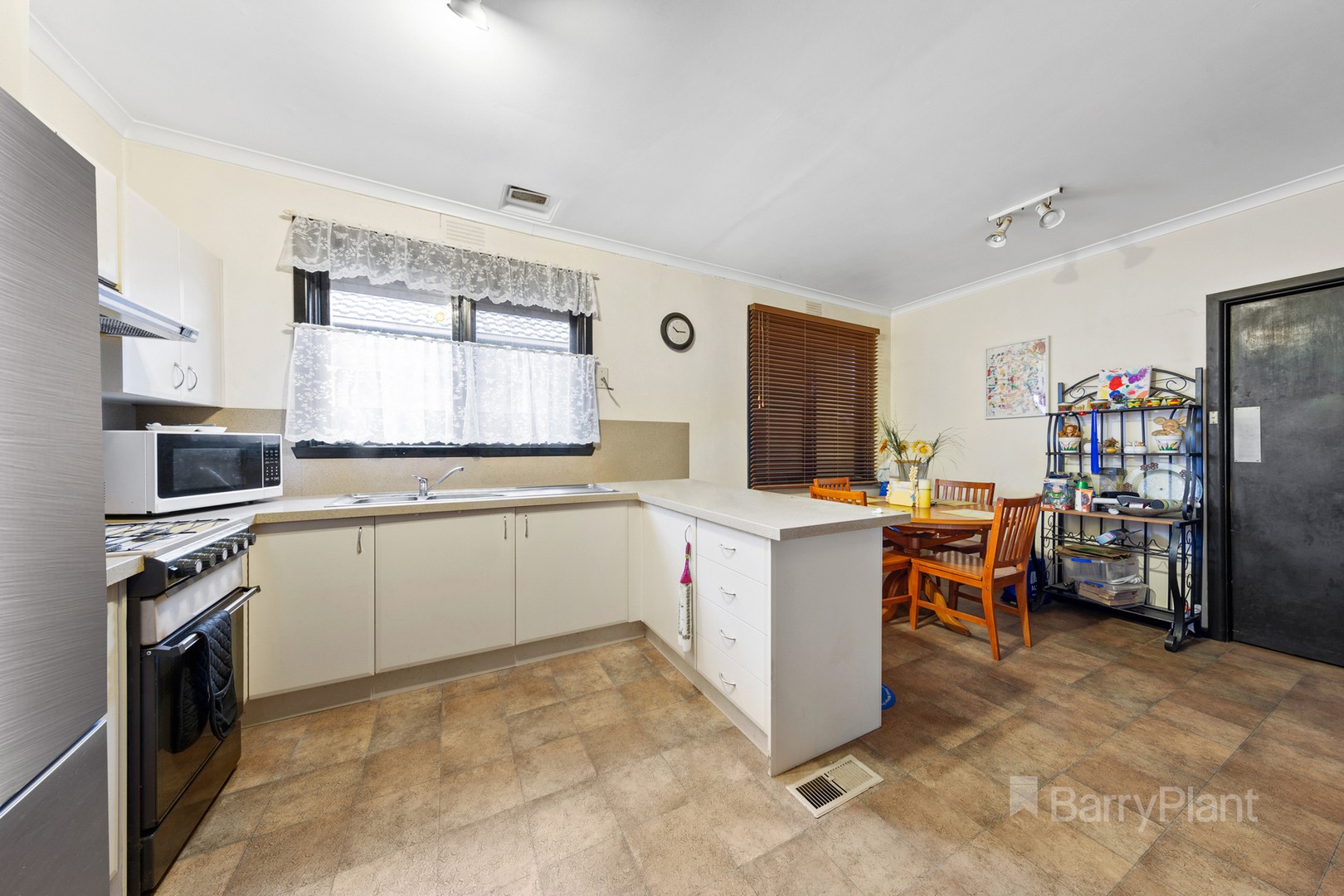 6 Breydon Court, St Albans, VIC 3021, St Albans - Thumbnail 4