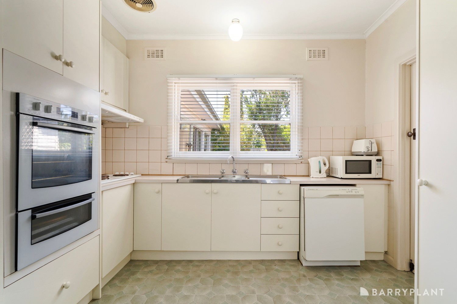 6 Brooker Court, Sunshine North, VIC 3020, Sunshine North - Thumbnail 5