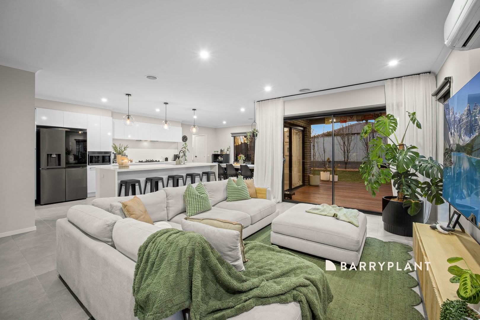 6 Buckland Drive, Warragul, VIC 3820 - Thumbnail 2 - 17/09/2025