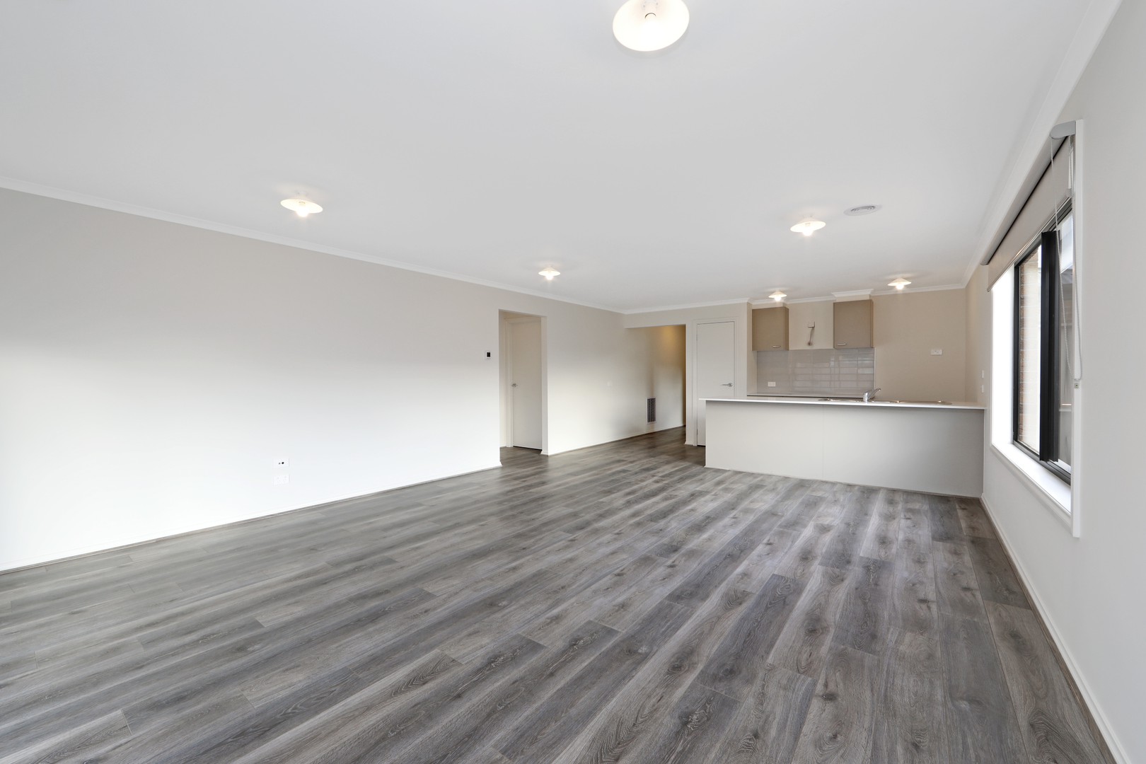 6 Burnett Way, Clyde North, VIC 3978, Clyde North - Thumbnail 4