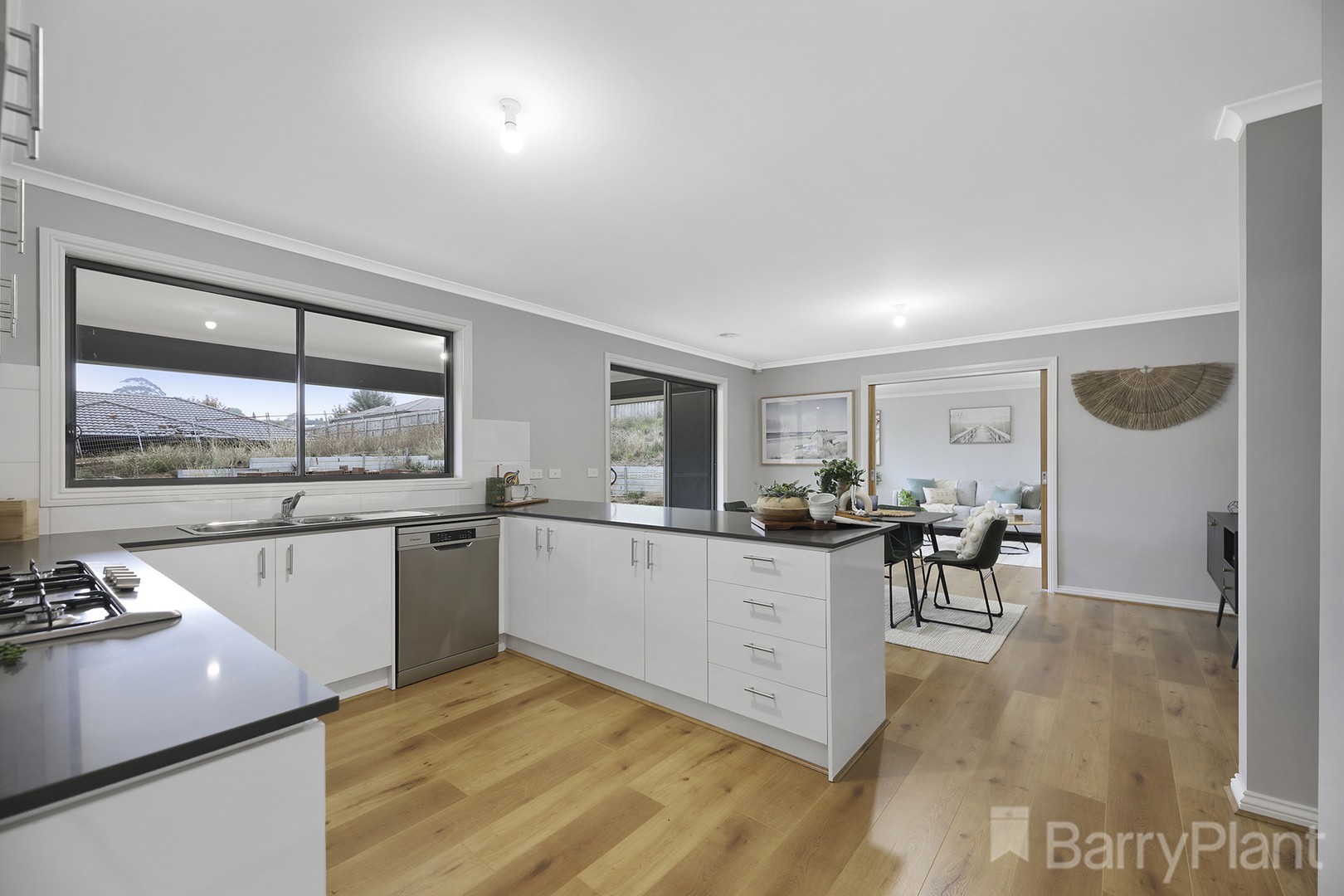 6 Buscombe Crescent, Drouin, VIC 3818, Drouin - Thumbnail 3