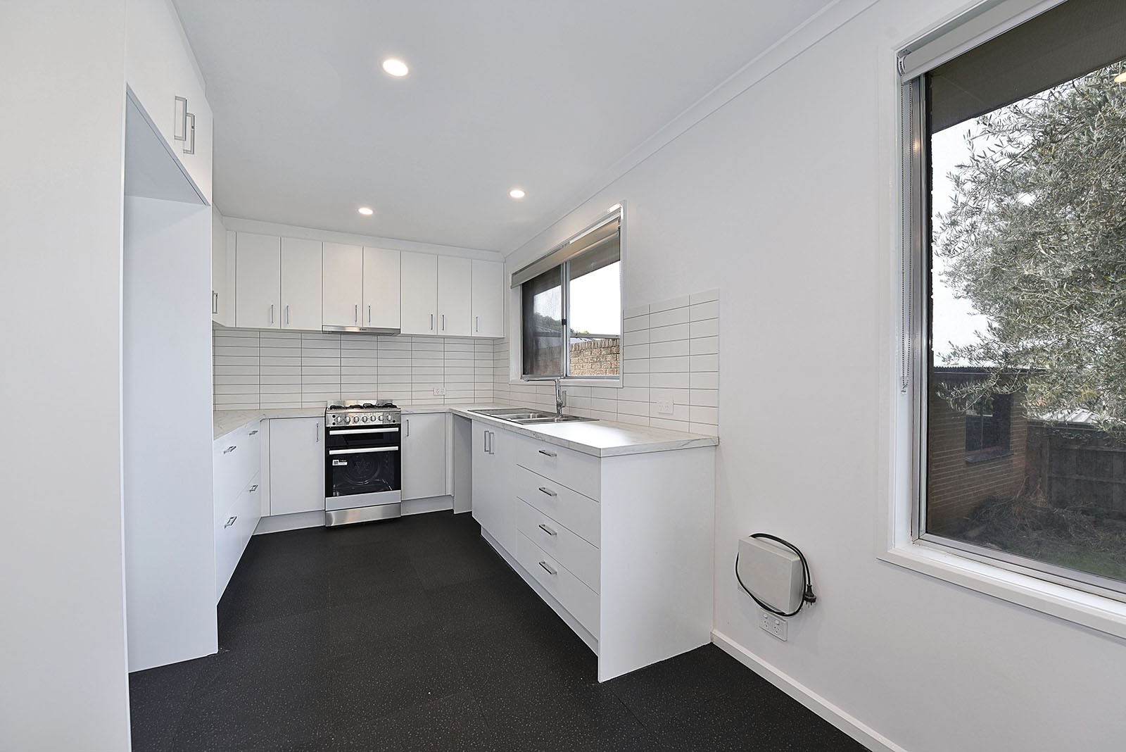 6 Byfield Close, Gladstone Park, VIC 3043, Gladstone Park - Thumbnail 4