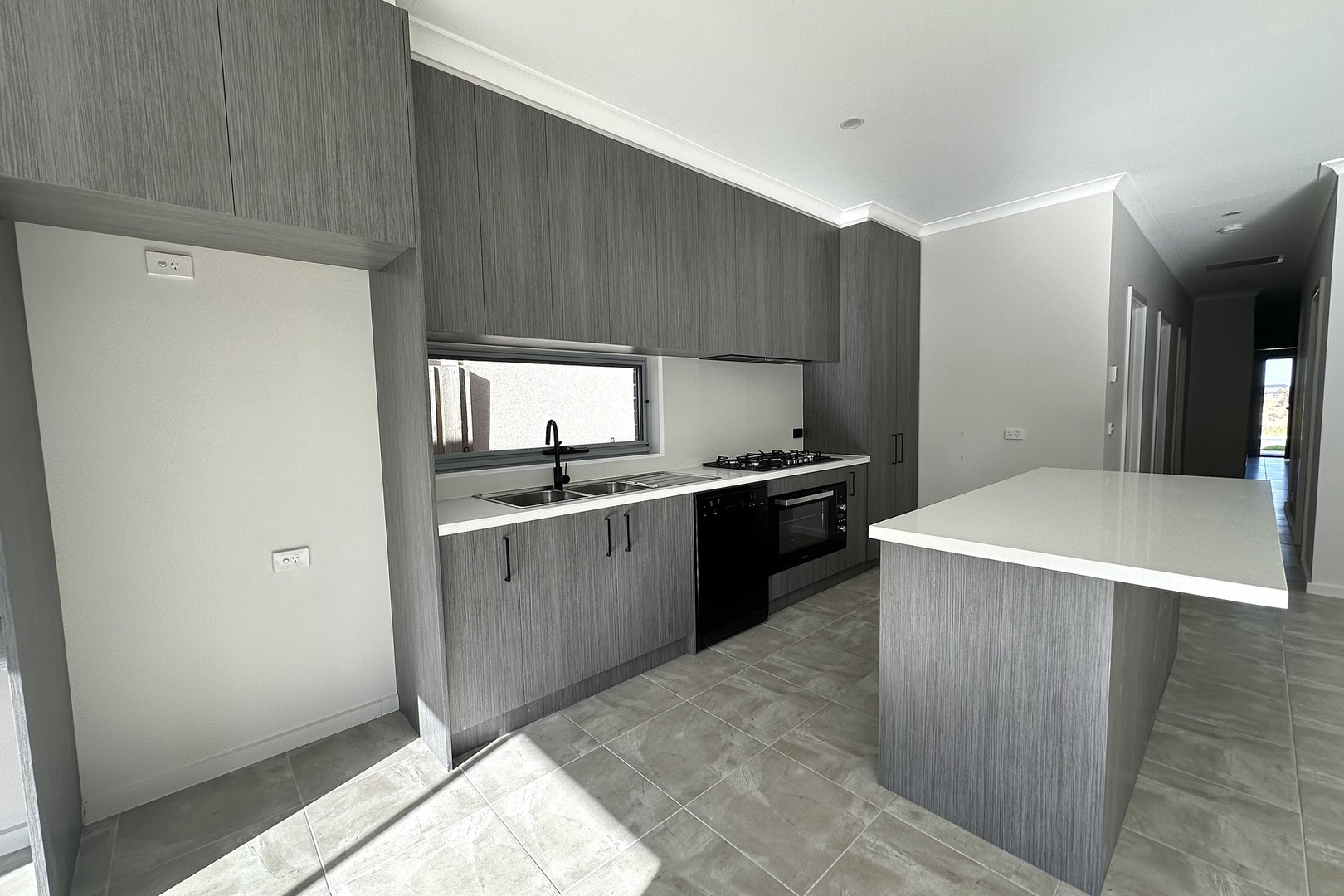 6 Caleb Way, Fraser Rise, VIC 3336, Fraser Rise - Thumbnail 2