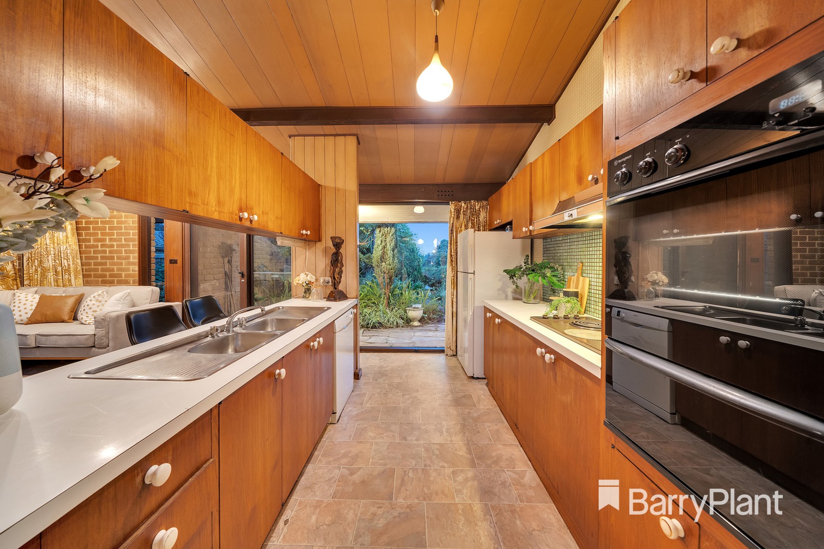 6 Camden CourtGlen Waverley, VIC 3150, Glen Waverley - Thumbnail 5
