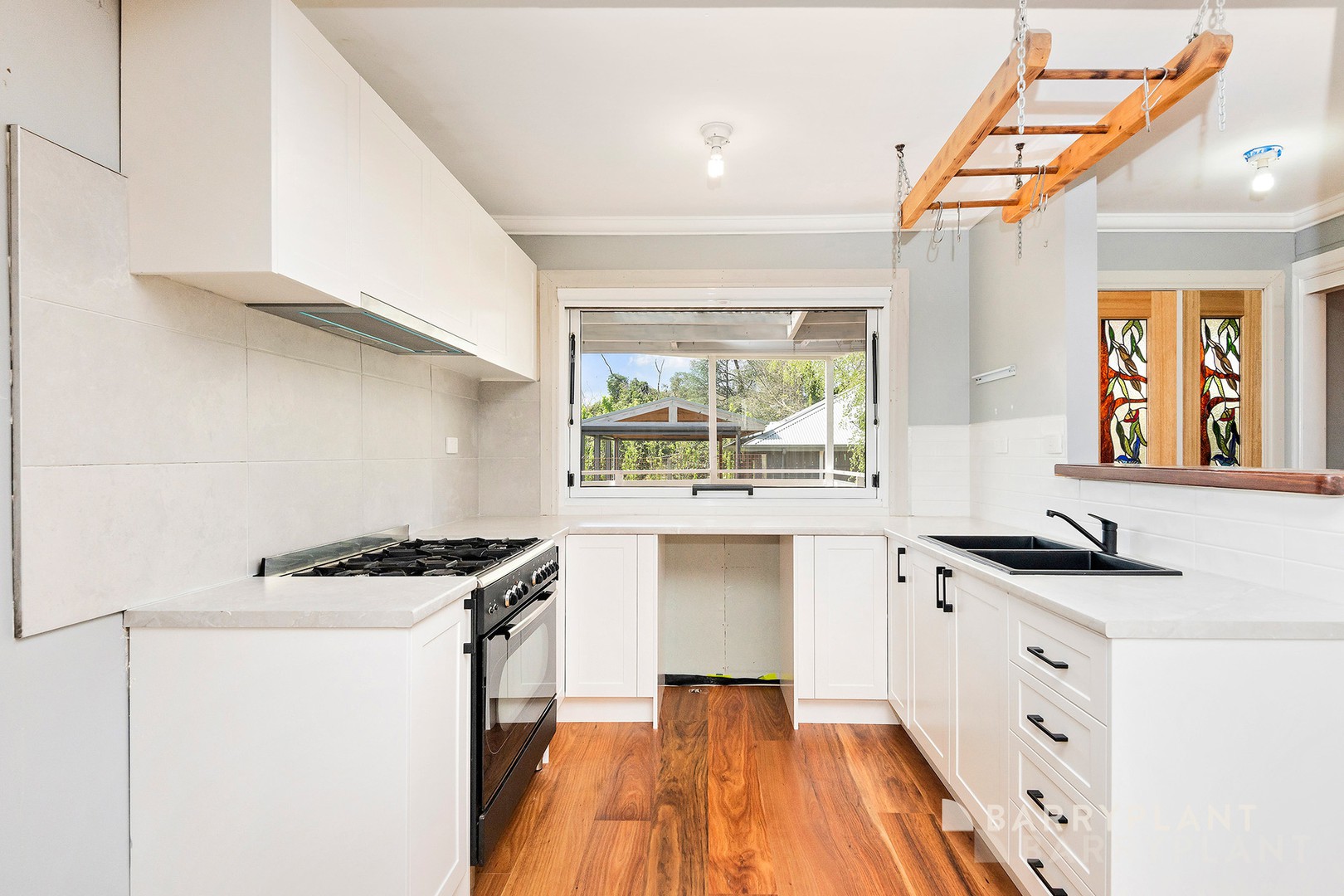 6 Carawa Street, Cockatoo, VIC 3781 - Thumbnail 2 - 10/10/2025