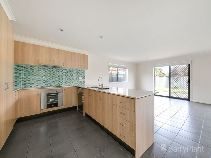 6 Cherry Blossom Chase, Pakenham, VIC 3810, Pakenham - Thumbnail 3