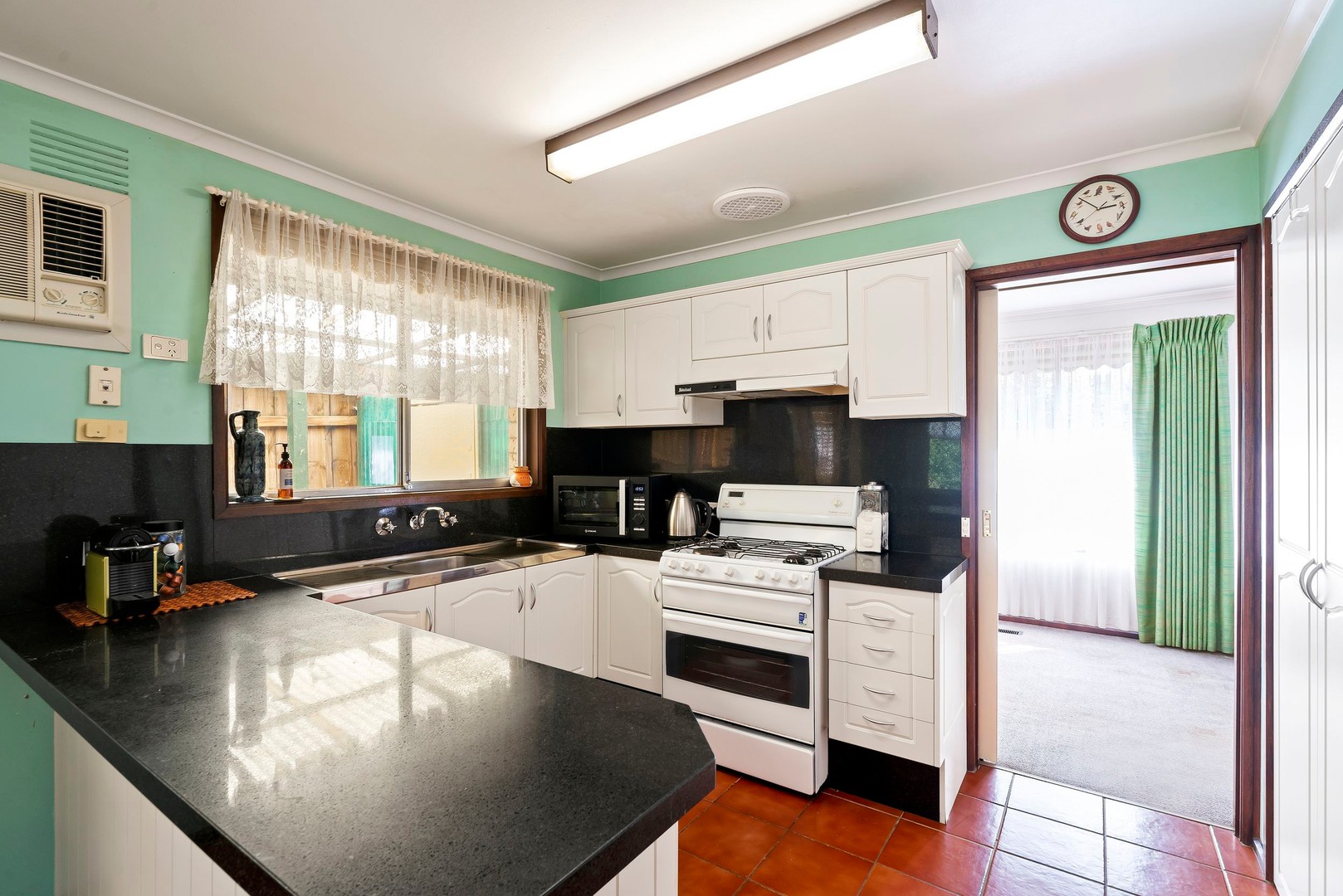 6 Claredale Avenue, Gladstone Park, VIC 3043, Gladstone Park - Thumbnail 3