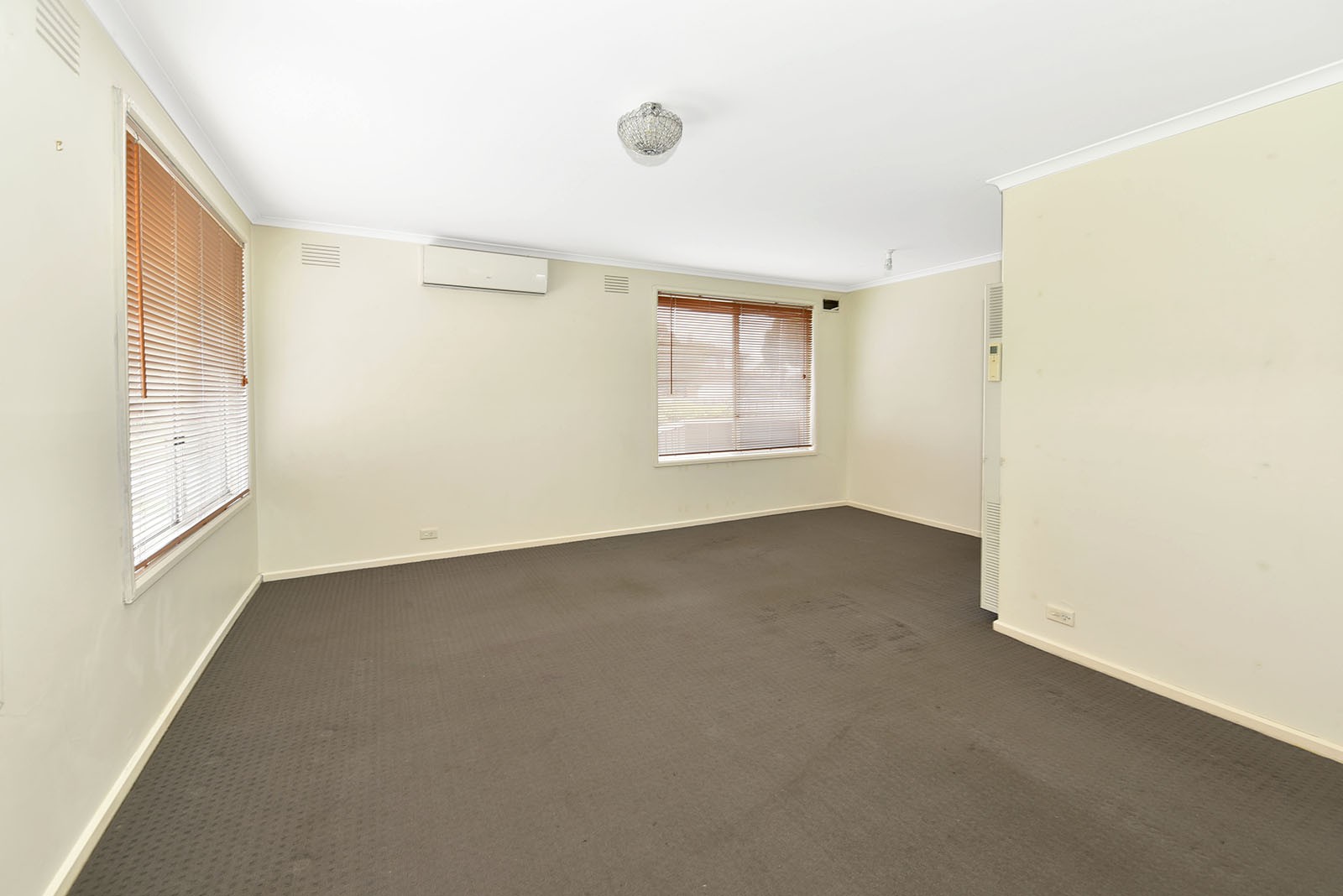 6 Clarke Drive, Gladstone Park, VIC 3043, Gladstone Park - Thumbnail 3