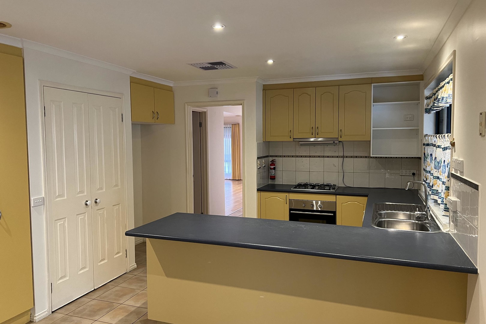6 Classic Place, Craigieburn, VIC 3064, Craigieburn - Thumbnail 5