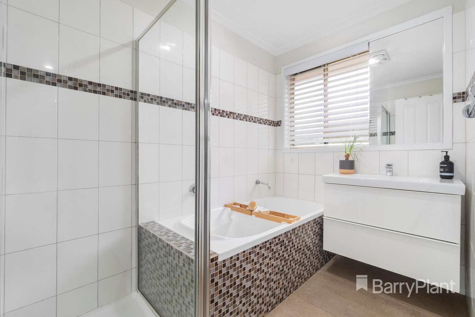 6 Coronet Close, Epping, VIC 3076, Epping - Thumbnail 5