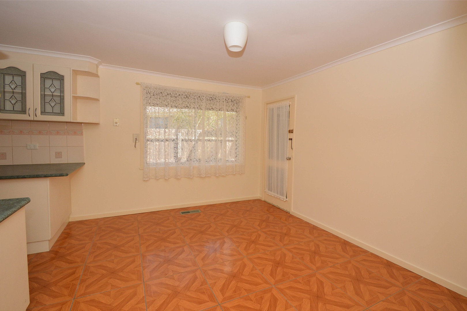 6 Cumberland Crescent, Thomastown, VIC 3074, Thomastown - Thumbnail 3