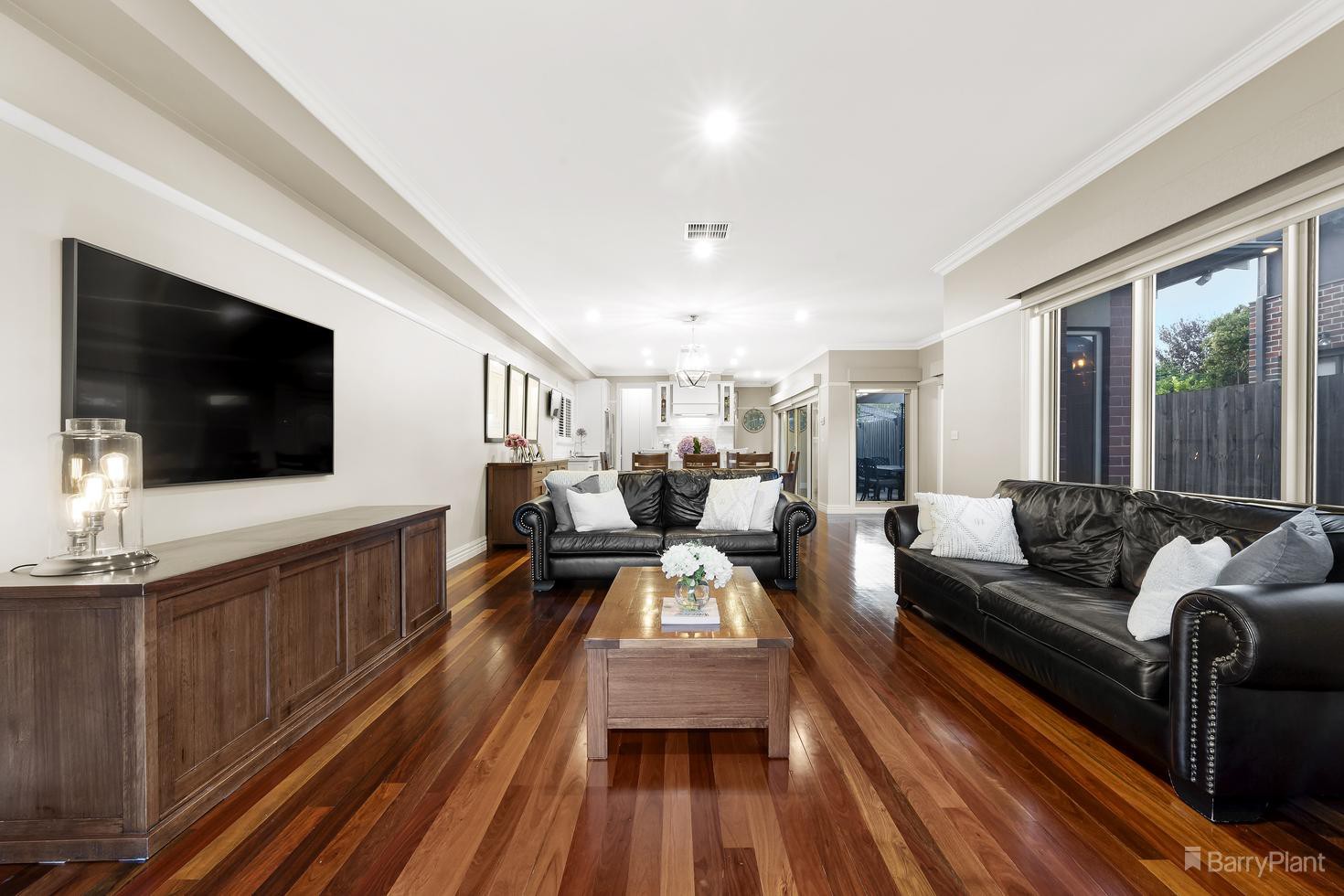 6 Dalveen Road, Ivanhoe, VIC 3079, Ivanhoe - Thumbnail 2