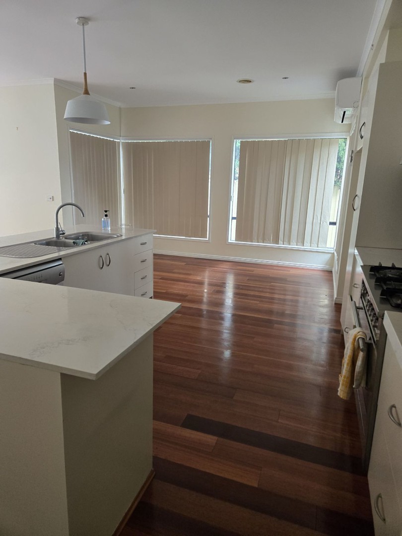 6 Deepdene Street, Caroline Springs, VIC 3023 - Thumbnail 2 - 25/10/2025