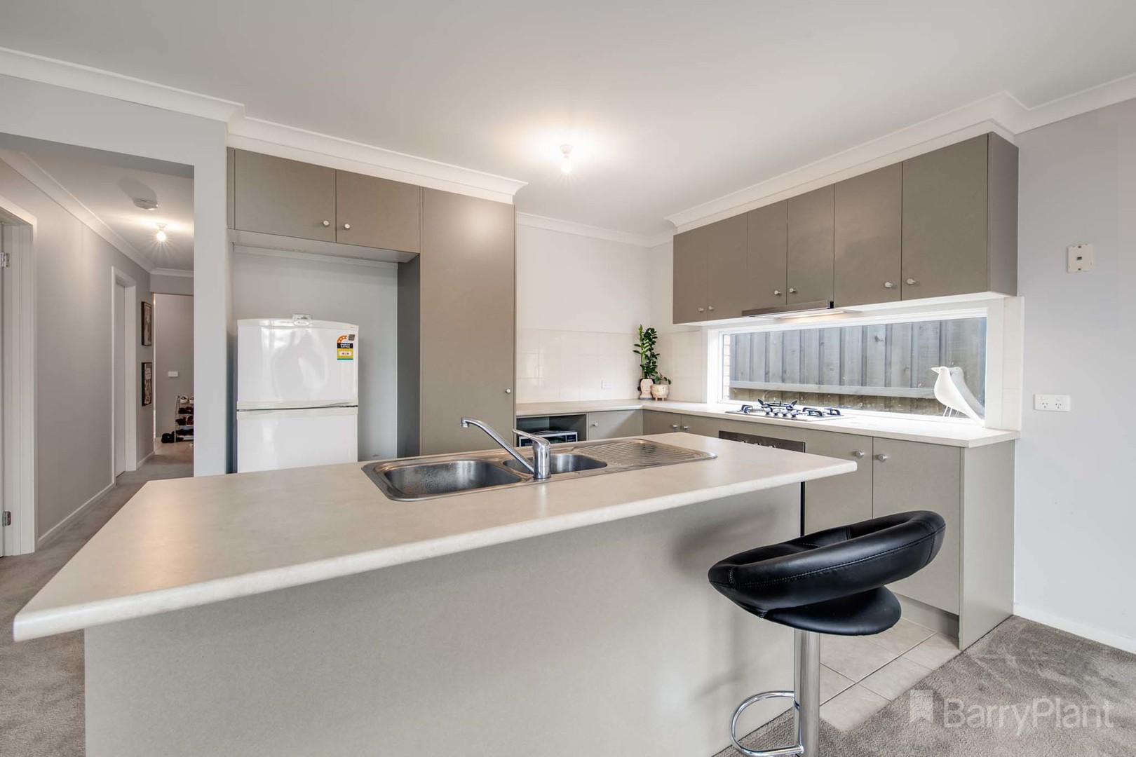 6 Devine Drive, Pakenham, VIC 3810, Pakenham - Thumbnail 2