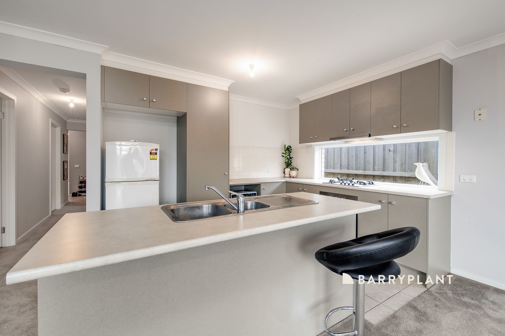 6 Devine Drive, Pakenham, VIC 3810, Pakenham - Thumbnail 4