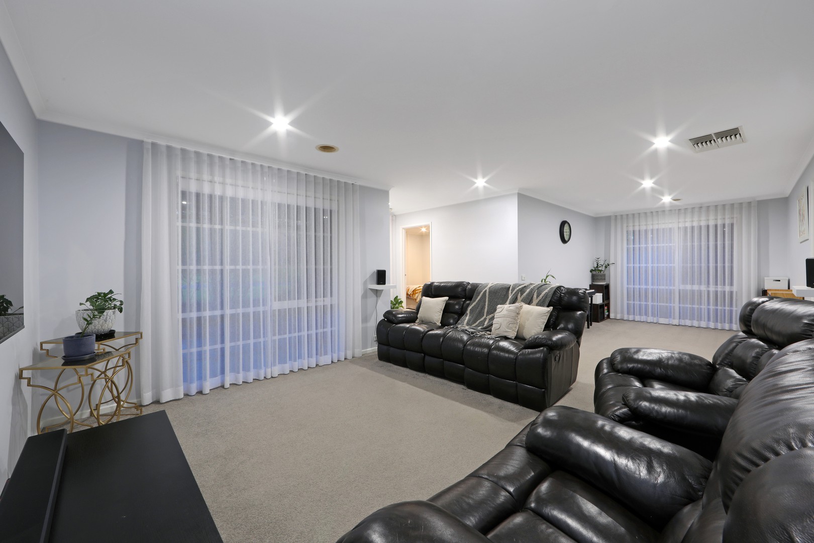 6 Diamond Close, Ferntree Gully, VIC 3156, Ferntree Gully - Thumbnail 2