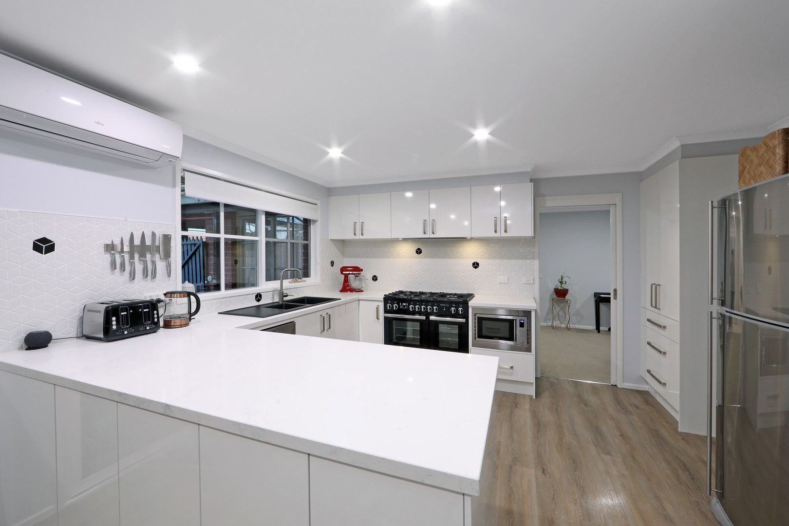 6 Diamond Close, Ferntree Gully, VIC 3156, Ferntree Gully - Thumbnail 3