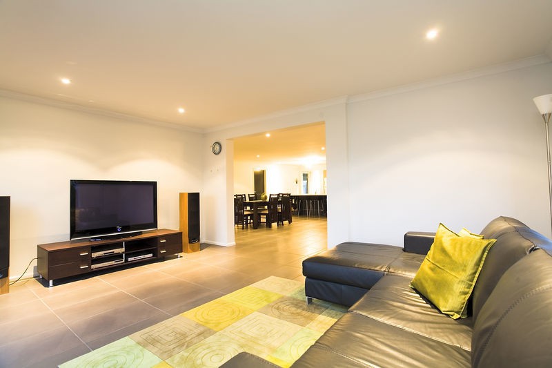 6 Drysdale Crescent, Point Cook, VIC 3030, Point Cook - Thumbnail 2