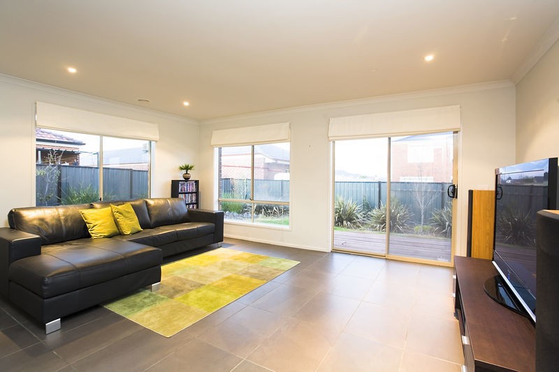 6 Drysdale Crescent, Point Cook, VIC 3030, Point Cook - Thumbnail 3