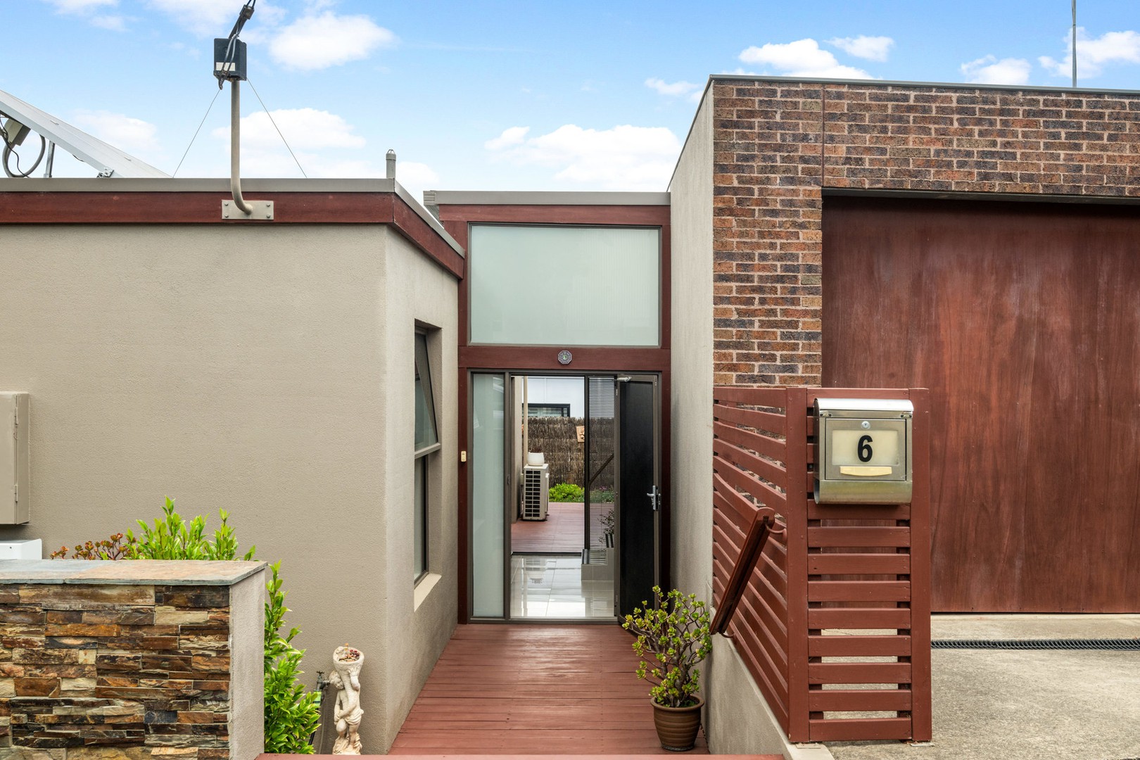 6 Dundee Place, Newtown, VIC 3220 - Thumbnail 2 - 24/02/2026