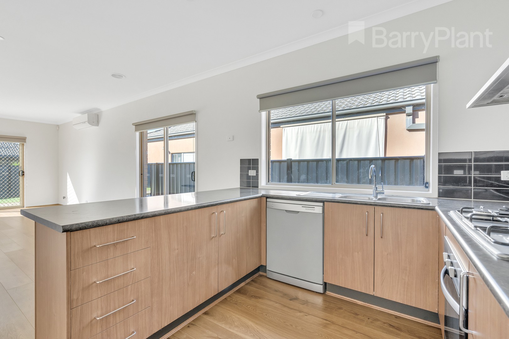 6 Elland Court, Craigieburn, VIC 3064, Craigieburn - Thumbnail 3
