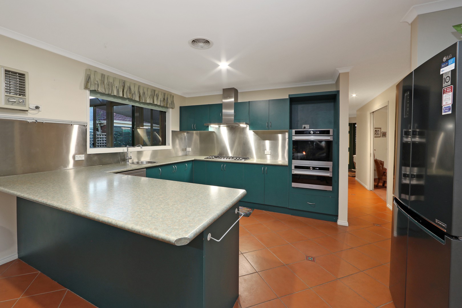 6 Emerson Place, Rowville, VIC 3178, Rowville - Thumbnail 3