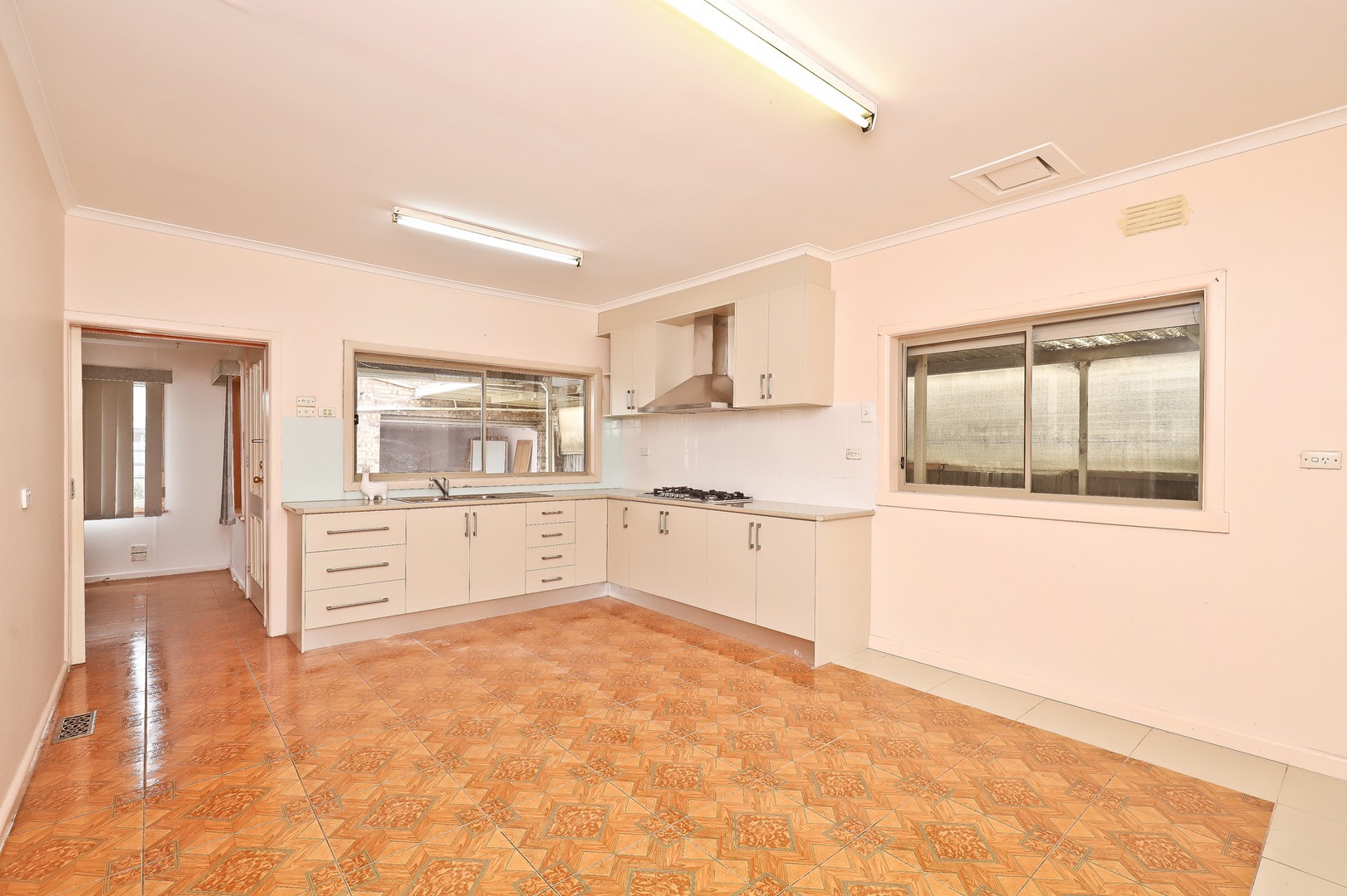 6 Erica Avenue, St Albans, VIC 3021, St Albans - Thumbnail 8